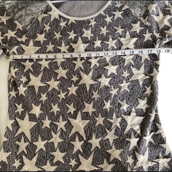 Woman’s Earl Jeans Sequin and Star Top - Picture 4 of 5